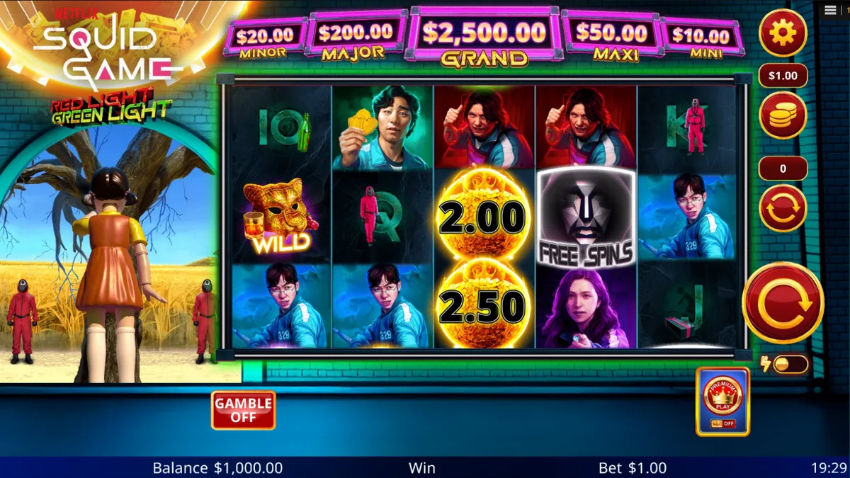 Tampilan visual slot Squid Game: Red Light, Green Light dengan latar belakang arena permainan yang ikonik.